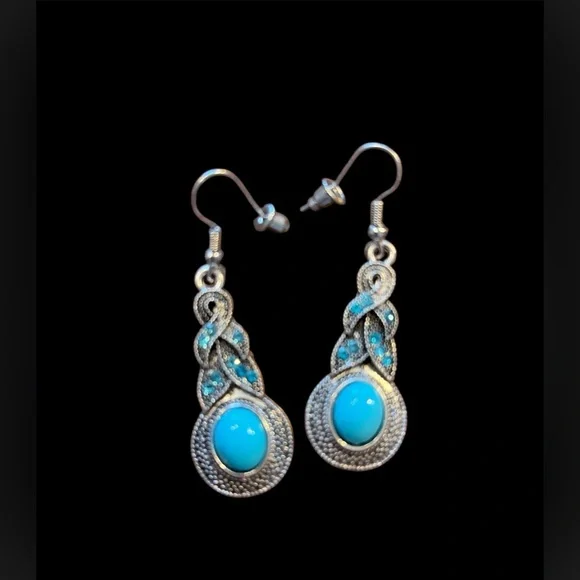 Elegant Silver and Faux Turquoise Jewelry Set - Picture 3 of 4
